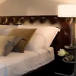 Piazza Del Gesu\' Luxury Suites
